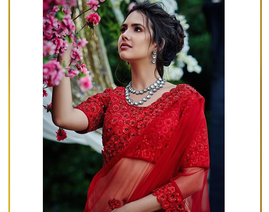 red saree with readymade blouse