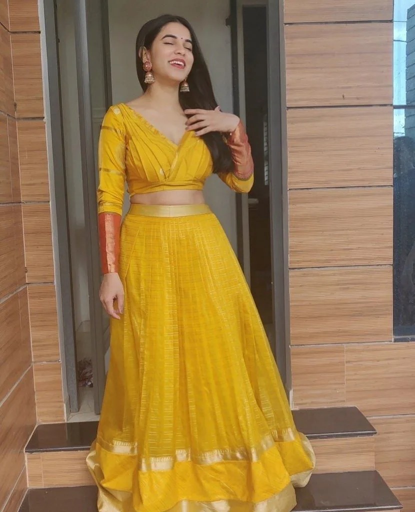 Blouse Will Match With a Yellow Saree